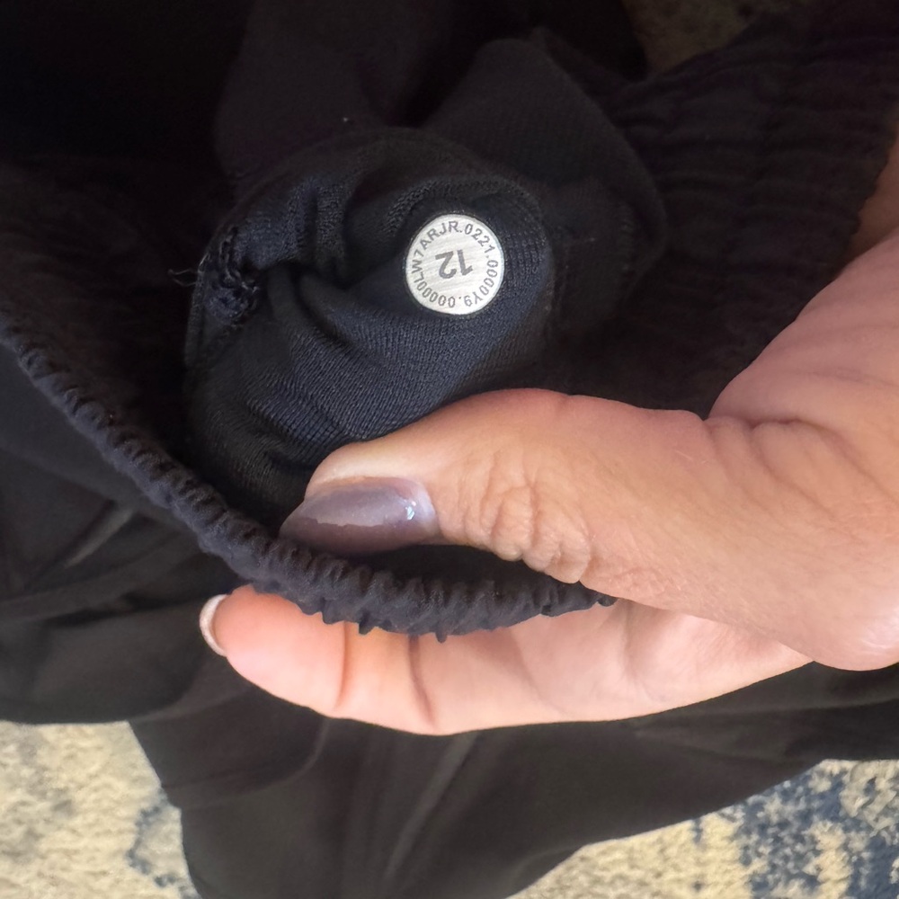 Lululemon High Rise Hotty Hot Shorts 2.5” - Picture 3 of 3